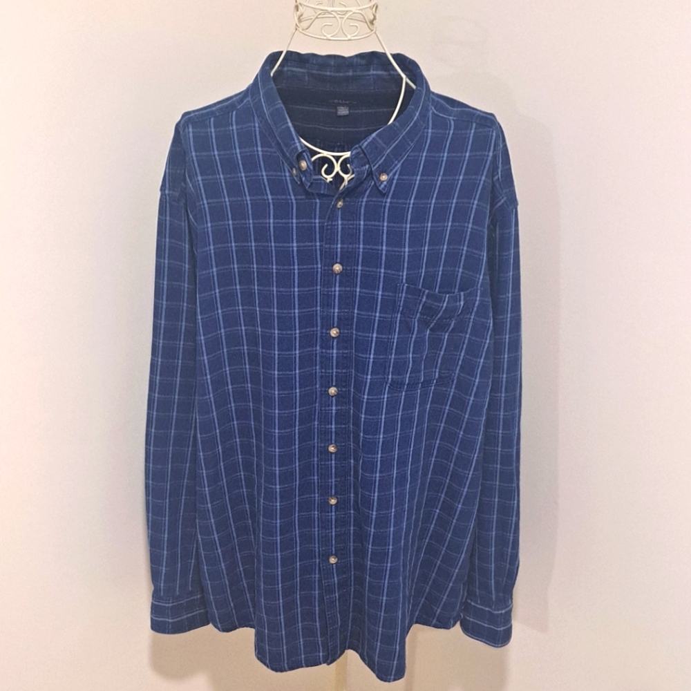 Croft & Barrow Men's Button Down Shirt, Size XLT.